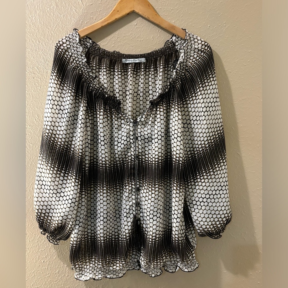 Signature by Larry Levine Woman, brown and white ruffled blouse. Size 1x.